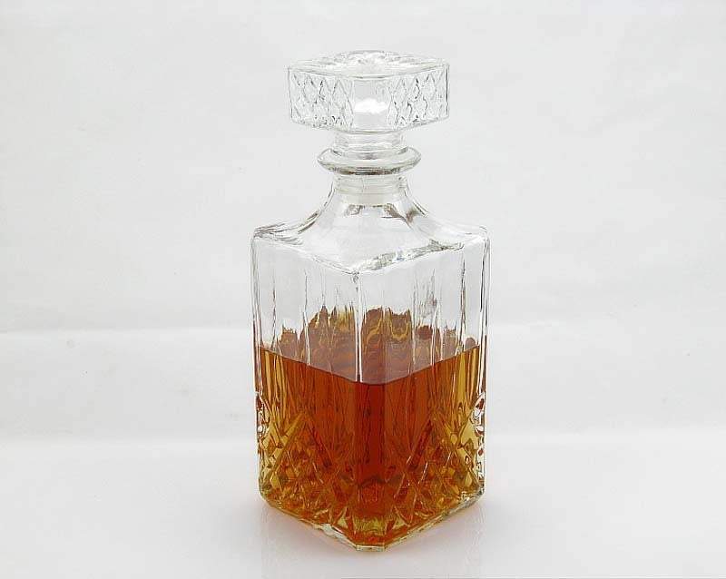 sparkling decanting wine bottle